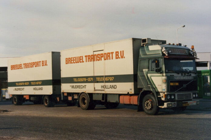 Breewel; VOLVO F12 GLOBETROTTER RIGED BO | WSI Models