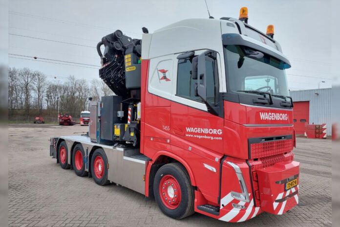Wagenborg Nedlift; VOLVO FH5 GLOBETROTTE | WSI Models