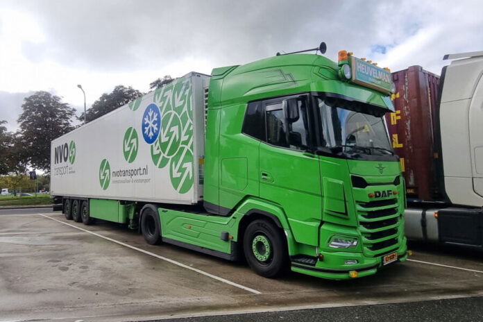 Heuvelman GSO; DAF XG+ 4X2 REEFER TRAILE | WSI Models