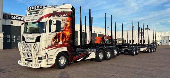 SCANIA  NEXT GEN 770S HIGHLINE 4ASSIGE MOTORWAGEN MET 3 ASSIGE ZWEEDSE HOUTAANHANGER ANGEBY  AKERI - Afbeelding 7