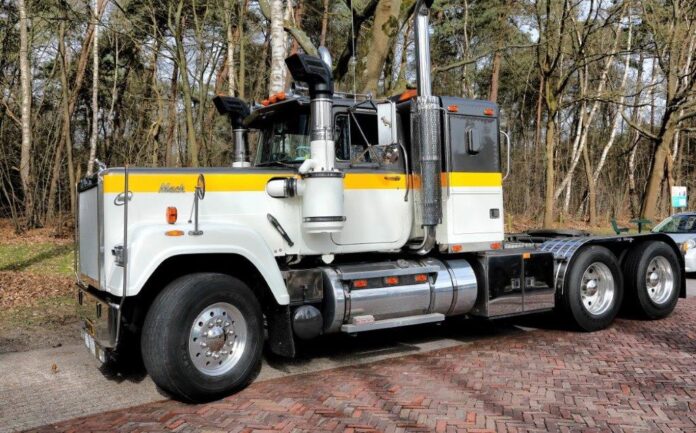 MACKRW SUPERSLINER 6X4 MET 3 ASSIGE BROSHUIS DIEPLADER  VAN DEN HERIK - Afbeelding 2