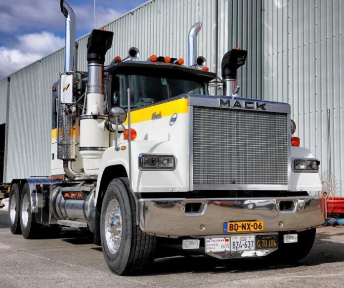 MACKRW SUPERSLINER 6X4 MET 3 ASSIGE BROSHUIS DIEPLADER  VAN DEN HERIK - Afbeelding 3