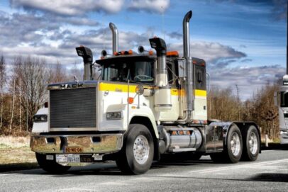 MACKRW SUPERSLINER 6X4 MET 3 ASSIGE BROSHUIS DIEPLADER  VAN DEN HERIK