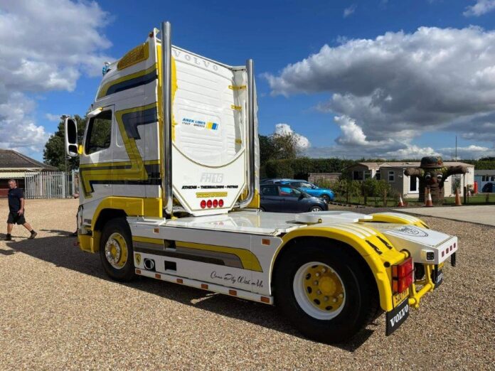 VOLVO  FH 12 GLOBETROTTER XL 4X2 VERPAKT IN EEN LUXE GIFTBOX   PAYNE GREEK - Afbeelding 5