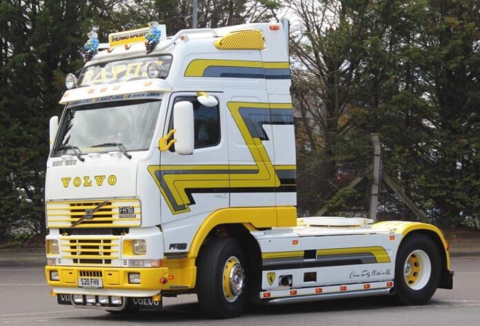 VOLVO  FH 12 GLOBETROTTER XL 4X2 VERPAKT IN EEN LUXE GIFTBOX   PAYNE GREEK - Afbeelding 6