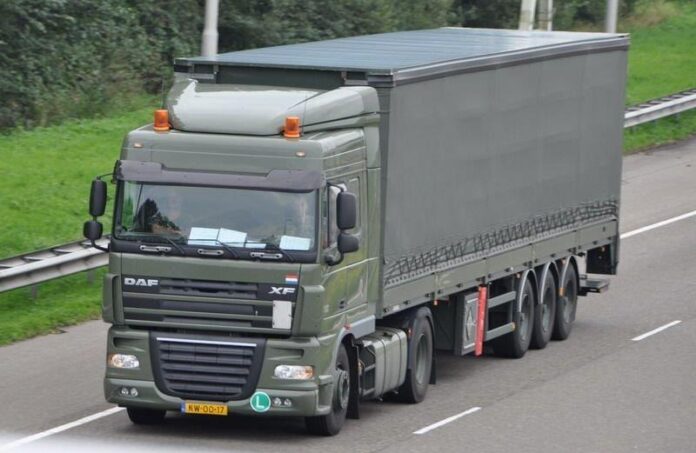 DAF XG 6X2 MET 3 ASSIGE SCHUIF ZEILEN OPLEGGER DEFENSIE  DVVO