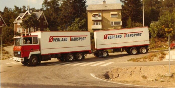 FORD TRANSCONTINENTAL MOTORWAGEN MET 3 ASSIGE AANHANGER OVERLAND - Afbeelding 4