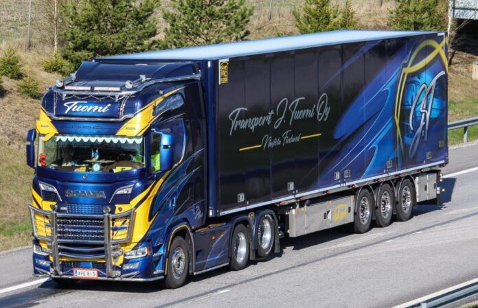 SCANIA  NEXT GEN S 520 HIGHLINE MET 3 ASSIGE EKERI KOELOPLEGGER TUOMI  DIVERSE CUSTOM MADE PARTS