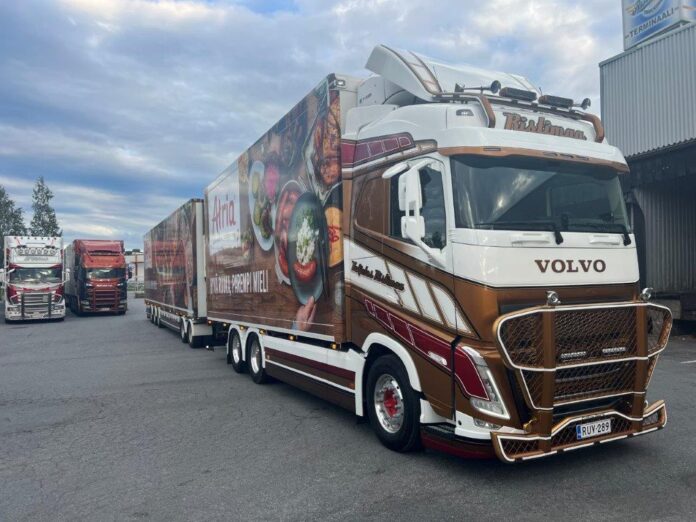 VOLVO FH 5 GLOBETROTTER 24 M COMBINATIE   RISTIMAA - Afbeelding 4