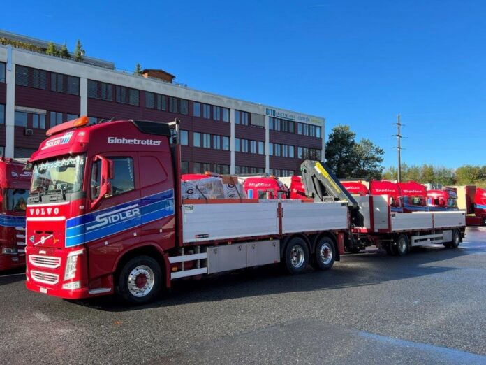 VOLVO FH 4 BLOBETROTTER MOTORWAGEN AANHANGER MET OPEN BAK EN KRAAN  SIDLER