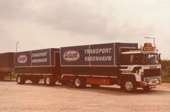 SCANIA 140 MOTORWAGEN MET 2 ASSIGE HUIFOPLEGGER KIM JOHANSEN - Afbeelding 4