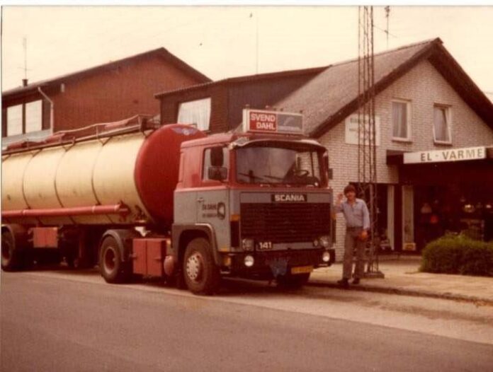 SCANIA 141 MET 2 ASSIGE KLASSIEKE  TANKOPLEGGER  SVEND  DAHL - Afbeelding 3