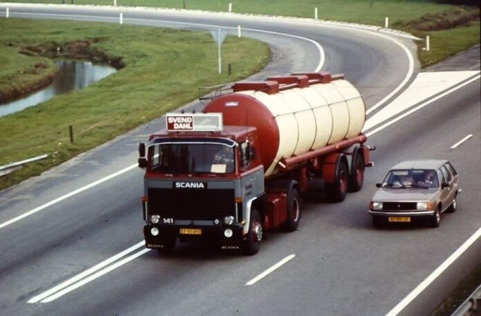 SCANIA 141 MET 2 ASSIGE KLASSIEKE  TANKOPLEGGER  SVEND  DAHL
