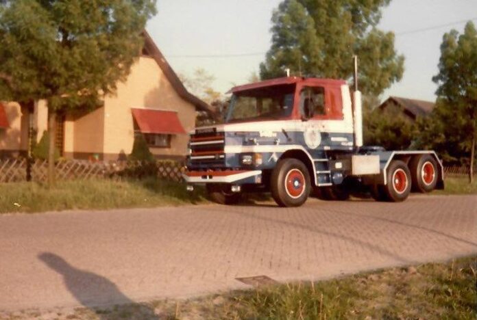SCANIA T42 TORPEDO MET 3 ASSIGE  TANKOPLEGGER A.V.D. WOUW - Afbeelding 4