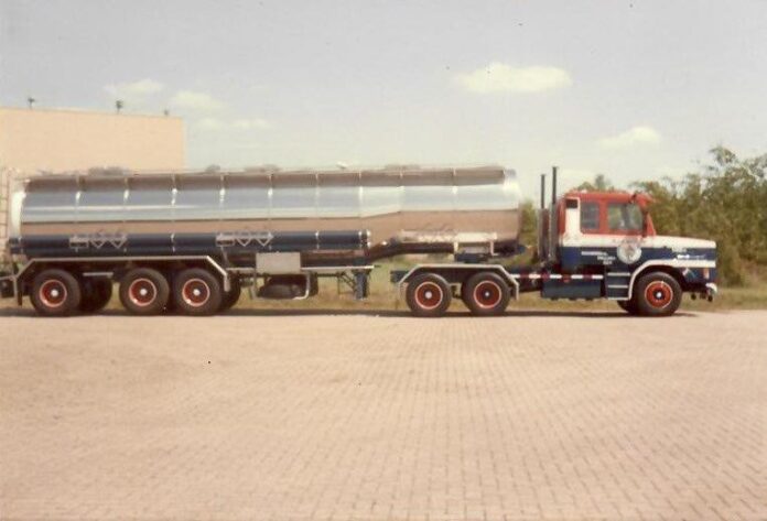 SCANIA T42 TORPEDO MET 3 ASSIGE  TANKOPLEGGER A.V.D. WOUW - Afbeelding 5