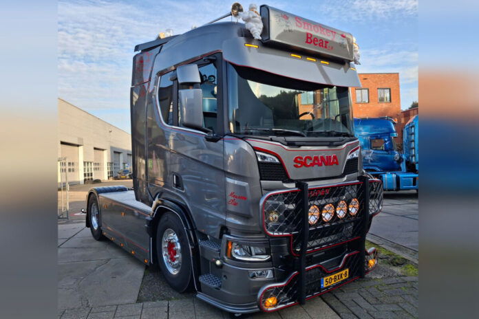 JOHAN VISCH; SCANIA R NORMAL CR20N 4X2