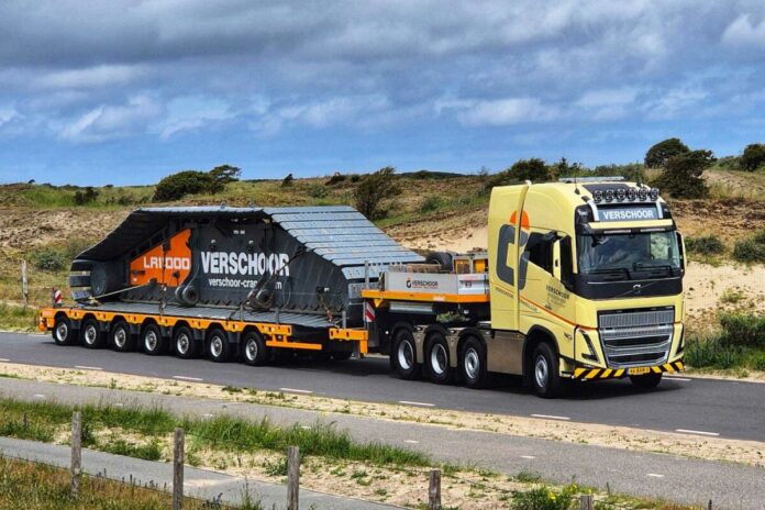 M. VERSCHOOR; VOLVO FH5 GLOBETROTTER XL 8X4 MANOOVR - 7 AXLE
