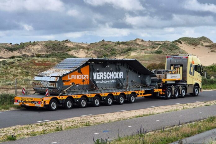 M. VERSCHOOR; VOLVO FH5 GLOBETROTTER XL 8X4 MANOOVR - 7 AXLE - Afbeelding 3