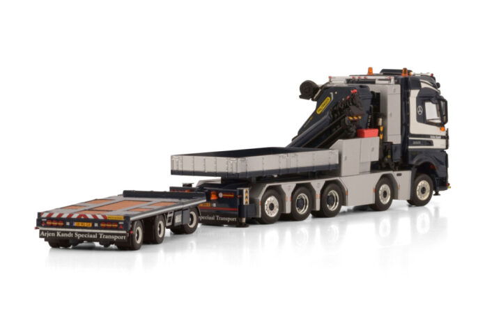 ARJEN KANDT; MERCEDES-BENZ AROCS MP5 BIG SPACE 10X4 FLATBED DRAWBAR TRAILER - 3 AXLE WITH PALFINGER PK 165.002 TEC 7 + JIB BALLAST BOX + HITCH - Afbeelding 4