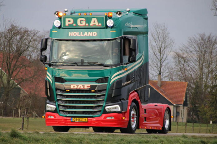 P.G.A. TRANSPORT; DAF XG 4X2