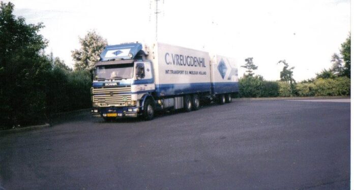 SCANIA  113 MOTORWAGEN MET 2 ASSIGE WIPKAR C. VREUGDENHIL