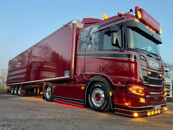 SCANIA  NEXT  GEN 4X2 MET  3 AXLE OPLEGGER  BLACK FOREST TRUCKING - Afbeelding 5