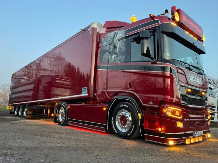 SCANIA  NEXT  GEN 4X2 MET  3 AXLE OPLEGGER  BLACK FOREST TRUCKING