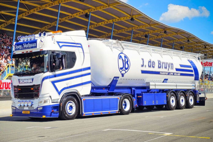 JOEY VERBAAN; SCANIA R HIGHLINE CR20H 4X2 TIPPER BULK TRAILER - 3 AXLE