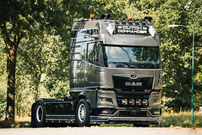 DUTCH COMMANDER; MAN TGX GX 4X2