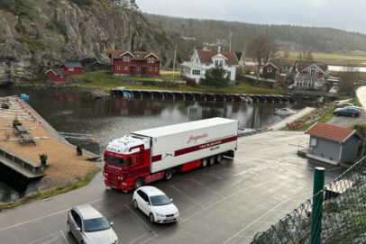 Leegwater; DAF XF 105 SUPER SPACE CAB 4X2 REEFER TRAILER - 3 AXLE