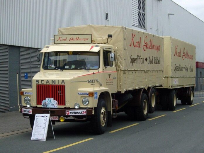 SCANIA 140 TORPEDO MOTORWAGEN AANHANGER MET KLASSIEKE HUIFOPBOUW  GRILLMAYER