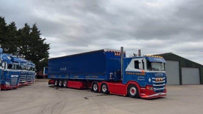 SCANIA NEXT 660R MET 3 ASSIGE HUIFTRAILER  STEVE SWAIN - Afbeelding 2