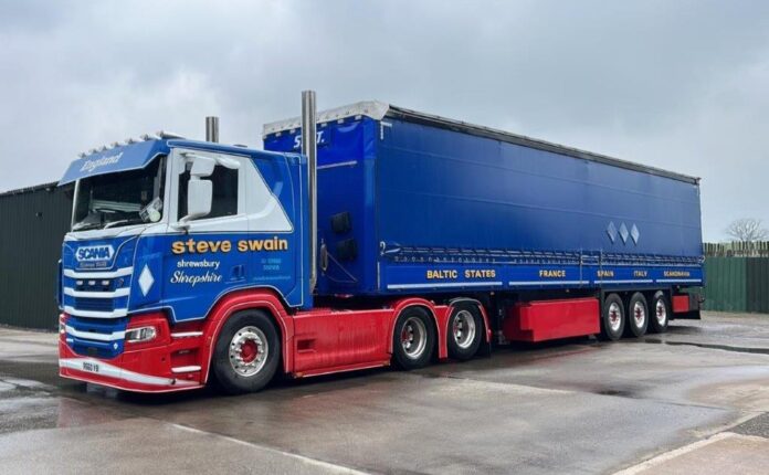 SCANIA NEXT 660R MET 3 ASSIGE HUIFTRAILER  STEVE SWAIN