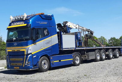 A. OLDENHUIS TRANSPORT; VOLVO FH5 GLOBETROTTER XXL 4X2 BRICK TRAILER - 4 AXLE