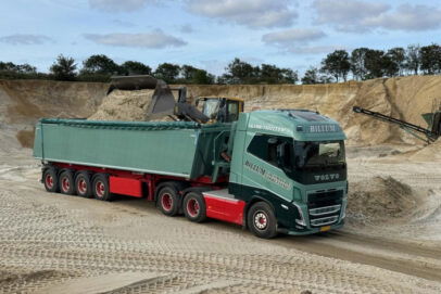 Billum Volvo FH05 Globetrotter 6x2 met 4-assige Deense kipper