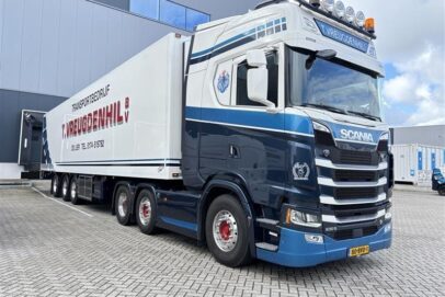 SCANIA NGS 6X2 HIGHLINE TREKKER MET 3 ASSIGE KOELOPLEGGER  T. VREUGDENHIL