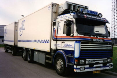KAJ MADSEN; SCANIA 3 SERIES RIGED REEFER TRUCK 6X2 TAG AXLE RIGED REEFER DRAWBAR TURNTABLE TRAILER - 5 AXLE