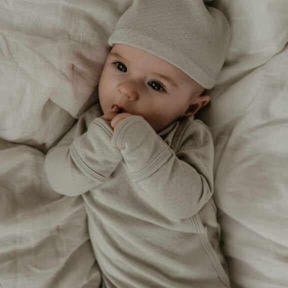 Snoozebaby - New born cocoon met mutsje desert sand - Afbeelding 2