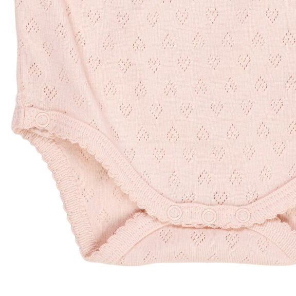 Copenhagen Colors POINTELLE HEART CROSSOVER BODY LS DUSTY ROSE overslagromper babykleding kraamcadeau hartjes