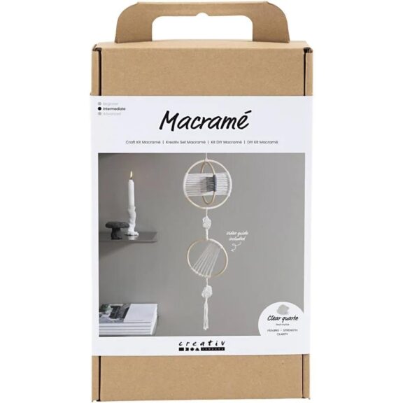 Macramé mobiel met kristal van Creativ Company, een handgemaakt decoratiestuk met kristallen details voor een rustgevende uitstraling.
