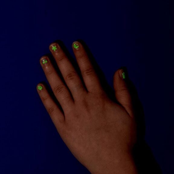 OMY Nagelstickers Glow Party Friends stickers nagel manicure nagellak cadeautip glow in the dark lichtgevend