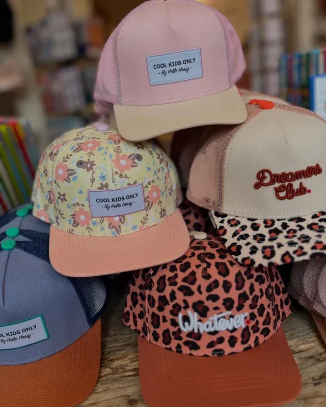🧢 HELLO HOSSY

De nieuwe caps van Hello Hossy zijn binnen! Hadden we al gezegd dat panterprints dé trend zijn dit seizoen?! 😅🐆 Ook in twee van deze petten komt de print terug. You love it, or you hate it. We definitely LOVE it! ❤️

#zoubisoukids #hellohossy #caps #kinderpet #babypet #panterprint #panteriseenkleur #nieuwecollectie