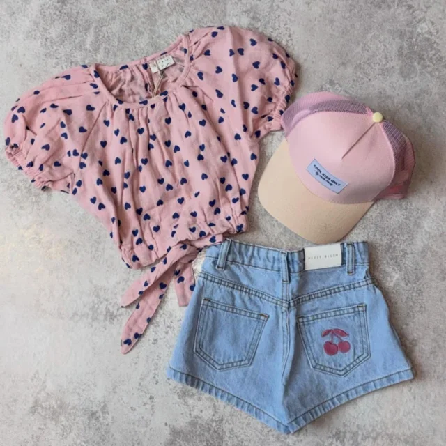 Krijgen jullie ook zo’n lentekriebels van dit weer? 🌷☀️

#zoubisoukids #lentekriebels #nieuwecollectie #meidenmode #kinderconceptstore