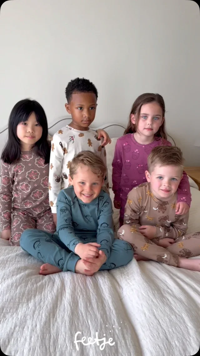 🌙 De fijnste pyjama’s zijn terug! 🤎

Vanaf 9 oktober shop je bij Zou Bisou Kids de heerlijke Premium Pyjama’s van Feetje. En geloof ons: dit zijn van die pyjama’s waar je kind het liefst de hele dag in wilt blijven 😉 Lekker zacht, comfortabel én perfect voor de koudere maanden.

Dit seizoen zijn ze er weer in 5 té leuke prints/kleuren:
🌺 Maddie Medallion
🧁 Chloe Cupcake
🍪 Cosy Cookie
🍕 Jack Snack
🦣 Milo Mammoth

De winterpyjama’s hebben lange mouwen en een lange broek, dus lekker warm en cosy voor de komende maanden ❄️

🤎 Bij ons verkrijgbaar vanaf maat 74
🤎 Voor een topprijs vanaf €19,99
🤎 Vanaf 9 oktober in de winkel én online

Ook superleuk als cadeautje! 🎁

Kun je niet wachten? Reserveren kan alvast via een DM. 📩

#zoubisoukids #kinderkleding #feetjepyjama #cadeautip