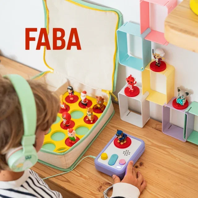 🎧 NIEUW BIJ ZOU BISOU: FABA! 💛

Verhalen luisteren, liedjes zingen en eindeloos fantaseren… en dat allemaal zonder scherm! ✨

Maak kennis met FABA, de interactieve verhalenverteller voor kinderen. Ook voor de allerkleinsten! 🧸

Met de vele leuke luisterfiguren vol verhalen en liedjes breid je jouw FABA-collectie steeds verder uit. En met de handige accessoires, zoals beschermhoezen en opbergtassen, neem je alles gemakkelijk overal mee naartoe.

🤖 Extra leuk: met het luisterfiguurtje Robot kun je zelfs je eigen verhalen of persoonlijke boodschap inspreken. Hoe bijzonder is dat?!

🎁 Wat ons betreft een héle leuke tip voor in de zak van Sinterklaas of onder de kerstboom!

Eerst even ontdekken hoe FABA werkt? Kom gezellig langs! We hebben een demo in de winkel staan met verschillende luisterfiguren die je zelf kunt uitproberen. 👀

🛍️ Liever online shoppen? Je vindt FABA, alle luisterfiguren én accessoires ook in onze webshop!

#zoubisoukids #schermvrijspelen #sinterklaastip #kerstcadeau #faba
